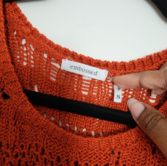 [Pick 2 Items for $8!] Embossed Crochet Top Size S - Picture 2 of 3